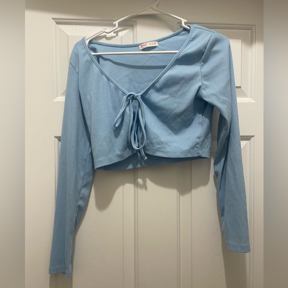 Blue cropped long sleeve sweater top